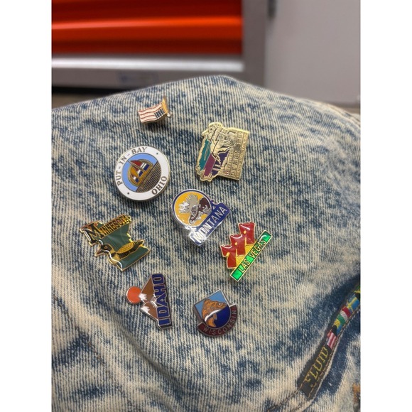 Vintage rare Fluid Acid Wash Denim Jacket with Leather Collar and Pins - Picture 7 of 11